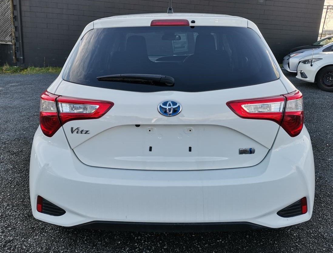 Toyota Vitz 2017 Image 5
